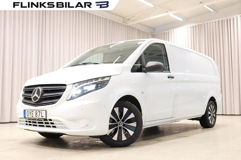 Vit Begagnad 2023 Mercedes Vito Minibuss | 399 900 kr (Marknadspris) - Bild 1/4