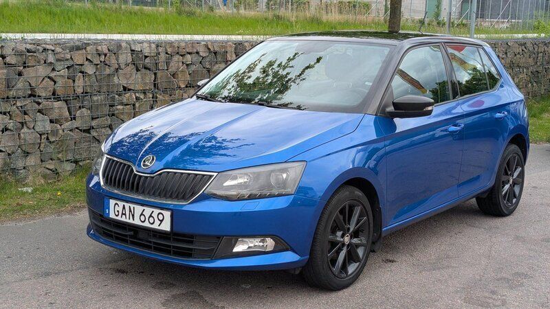 Blå Begagnad 2017 Skoda Fabia Style Halvkombi | 105 000 kr (Marknadspris) - Bild 1/4