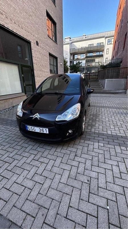 Svart Begagnad 2010 Citroën C3 Halvkombi | 49 900 kr (Lite dyr) - Bild 1/4