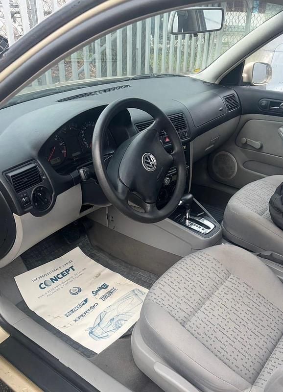 Begagnad VW Golf IV 102 HK (75 kW) 2001 Halvkombi