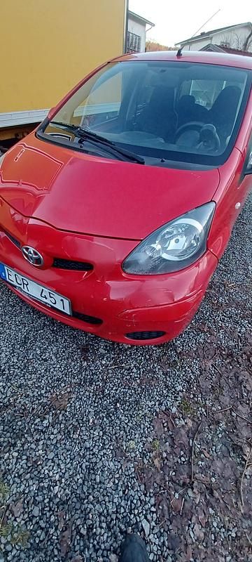 Begagnad 2010 Toyota Aygo Halvkombi | 35 000 kr (Bra pris) - Bild 1/4