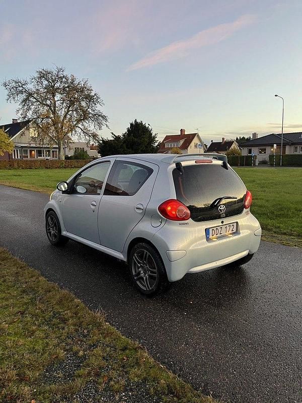 Blå Begagnad 2006 Toyota Aygo Halvkombi | 27 000 kr (Marknadspris) - Bild 1/4