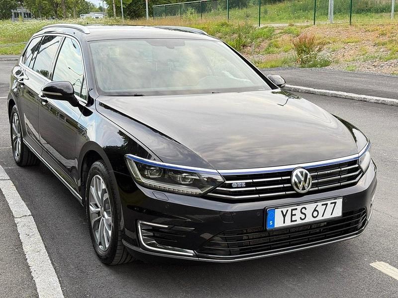 Svart Begagnad 2017 VW Passat GTE Kombi | 158 000 kr (Marknadspris) - Bild 1/4
