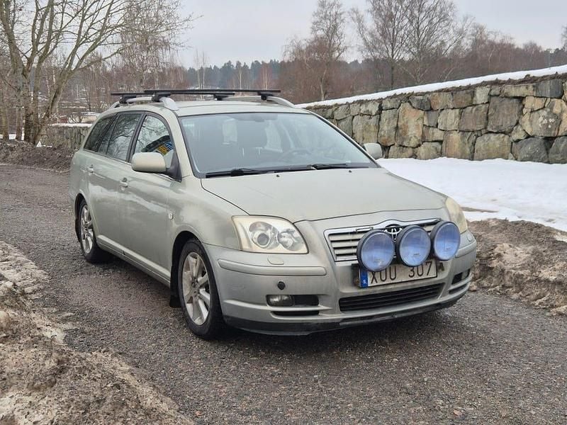 Begagnad 2006 Toyota Avensis Kombi | 10 000 kr (Dyr) - Bild 1/4