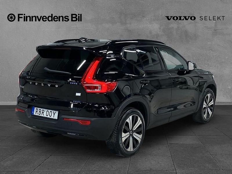 Begagnad Volvo XC40 Core 172 kW (234 HK) 2022 Svart SUV