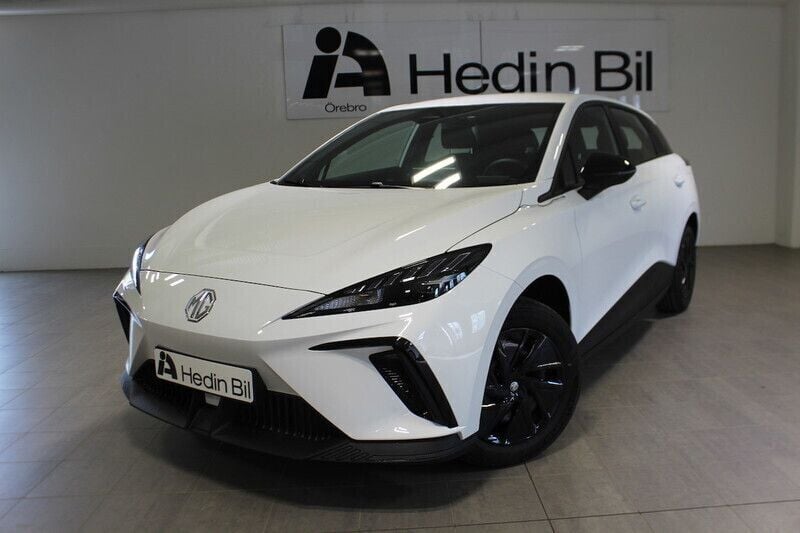 Vit Begagnad 2023 MG MG4 EV Halvkombi | 289 900 kr - Bild 1/4