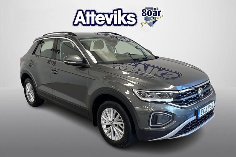 Grå Begagnad 2022 VW T-Roc Life SUV | 259 900 kr (Bra pris) - Bild 1/4