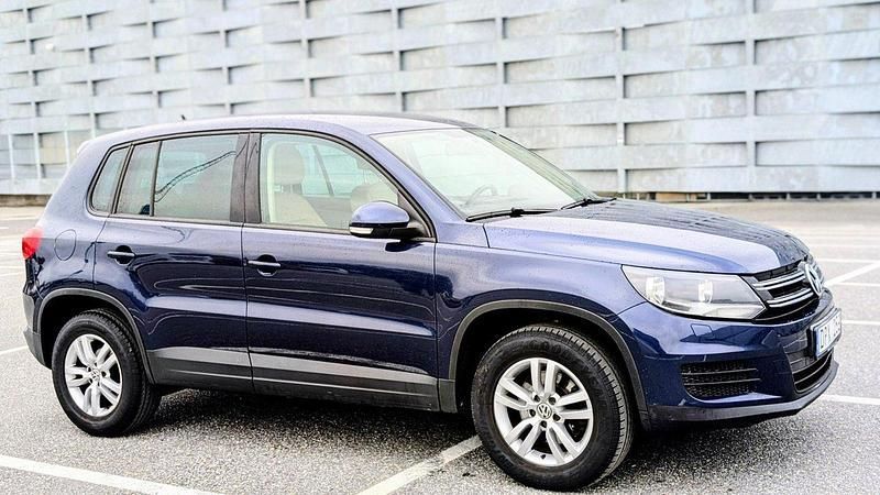 Blå Begagnad 2012 VW Tiguan SUV | 109 000 kr (Marknadspris) - Bild 1/4