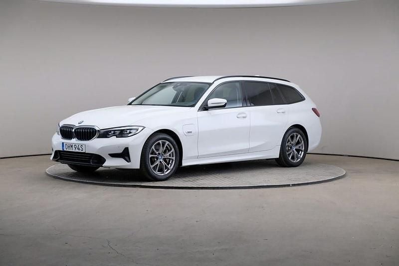 Alpinvit Begagnad 2022 BMW 330 Sport Line Kombi | 279 000 kr (Dyr) - Bild 1/4