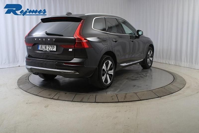 Begagnad Volvo XC60 Plus 253 HK (186 kW) 2022 Grå SUV