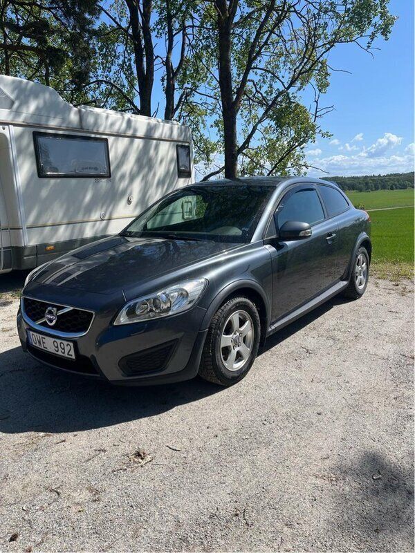 Grå Begagnad 2010 Volvo C30 Drive Kinetic Halvkombi | 65 000 kr (Marknadspris) - Bild 1/4