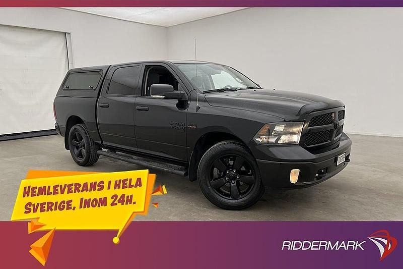 Svart Begagnad 2022 RAM 1500 Pickup | 489 800 kr - Bild 1/3