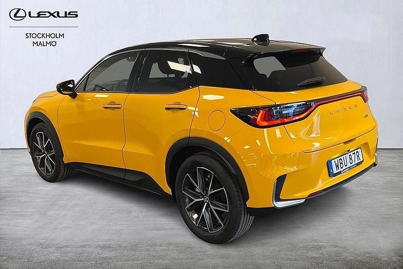 Begagnad Lexus LBX 138 HK (101 kW) 2024 Gul SUV