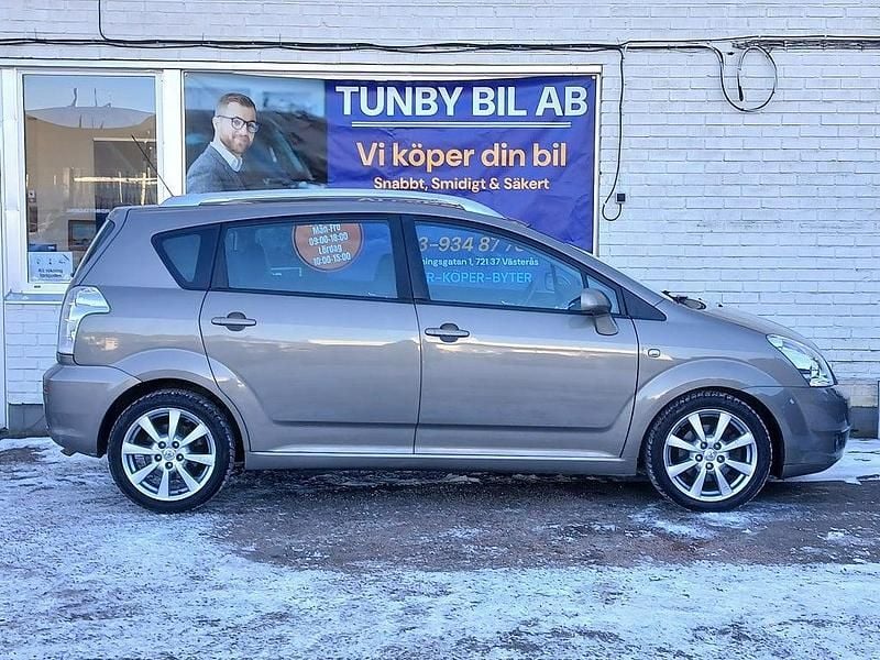 Begagnad Toyota Corolla Verso 129 HK (94 kW) 2006 Ljusbrun Minibuss