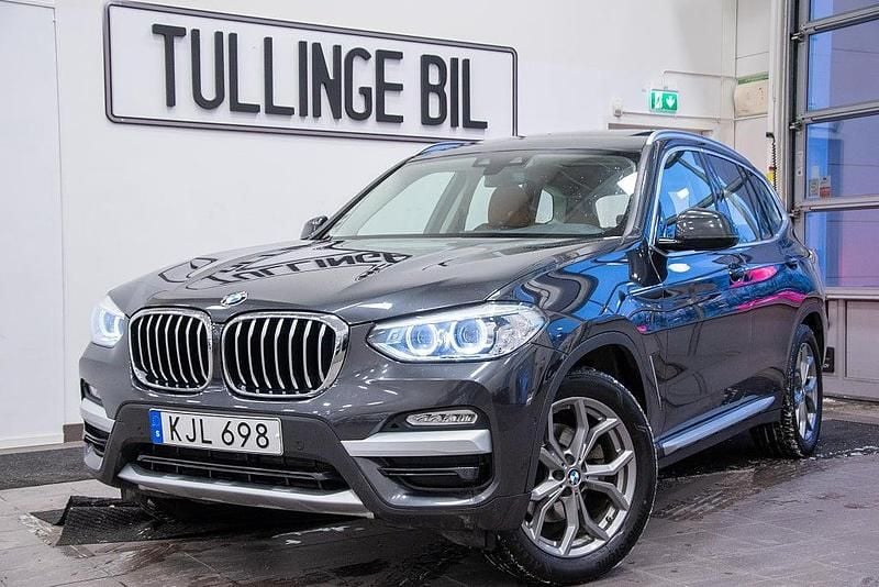 Grå Begagnad 2018 BMW X3 xLine SUV | 287 900 kr (Bra pris) - Bild 1/4