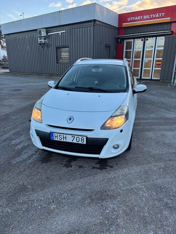 Begagnad 2011 Renault Clio GrandTour Kombi | 23 000 kr (Dyr) - Bild 1/4