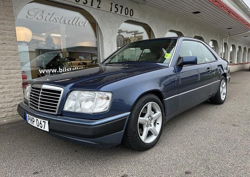 Begagnad Mercedes E320 223 HK (164 kW) 1994 Blå Sportkupé