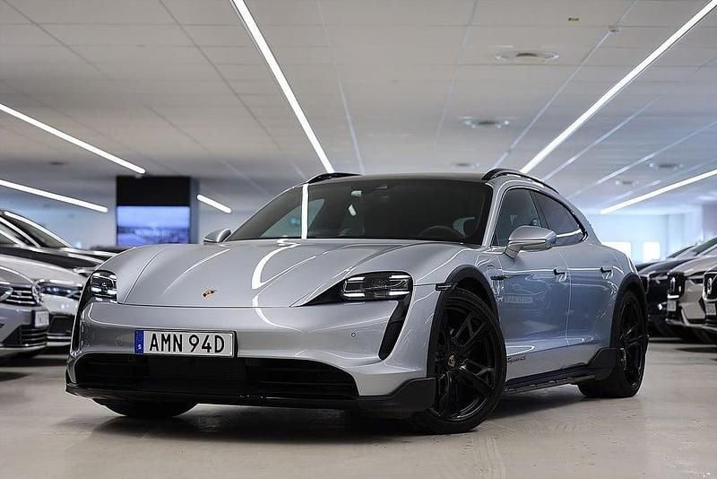 Begagnad Porsche Taycan Cross Turismo 319 kW (435 HK) 2022 Silver Kombi