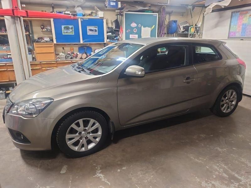 Begagnad 2012 Kia Ceed Halvkombi | 28 000 kr (Superpris) - Bild 1/4