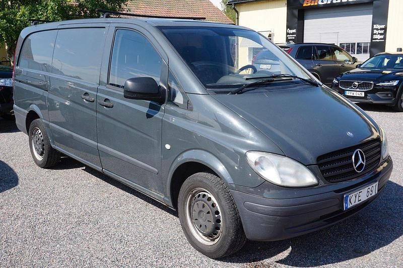 Svart Begagnad 2011 Mercedes Vito Minibuss | 59 900 kr (Marknadspris) - Bild 1/4