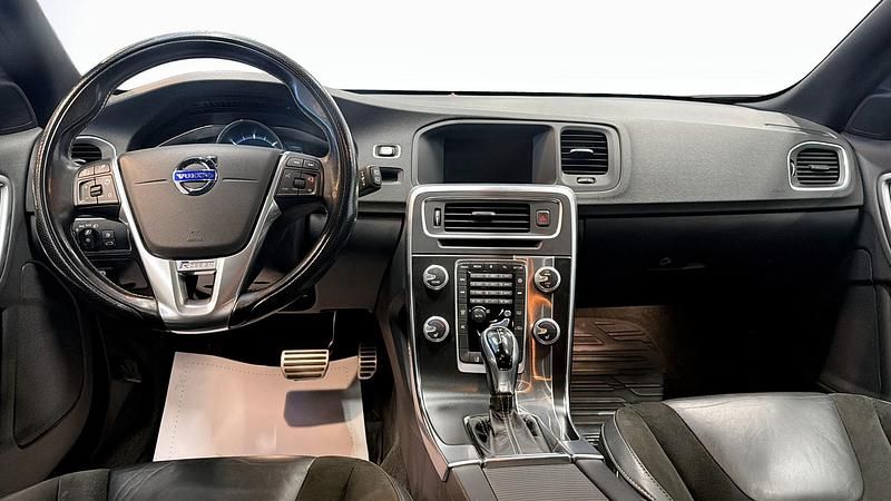 Begagnad Volvo V60 R-Design 190 HK (139 kW) 2015 Kombi
