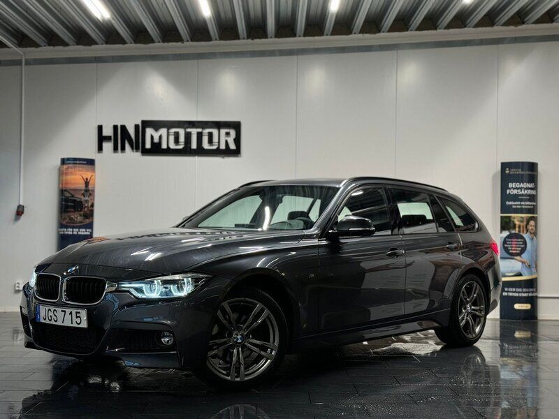 Grå Begagnad 2018 BMW 320 M Sport Kombi | 259 900 kr (Marknadspris) - Bild 1/4