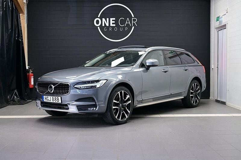 Grå Begagnad 2019 Volvo V90 CC SE Kombi | 339 800 kr (Dyr) - Bild 1/4