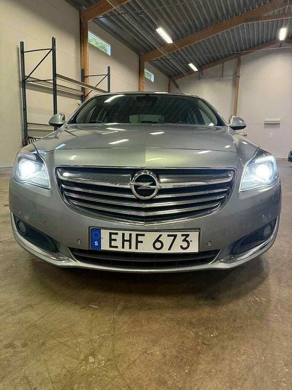 Grå Begagnad 2014 Opel Insignia Business Halvkombi | 54 990 kr (Marknadspris) - Bild 1/4