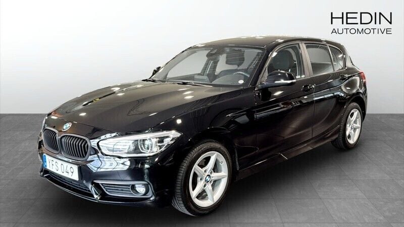 Svart Begagnad 2016 BMW 118 Advantage Halvkombi | 139 900 kr (Bra pris) - Bild 1/4