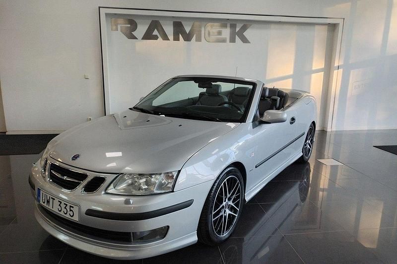 Silver Begagnad 2004 Saab 9-3 Cabriolet Aero Cab | 149 000 kr (Marknadspris) - Bild 1/4