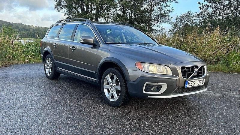 Grå Begagnad 2008 Volvo XC70 Summum SUV | 69 900 kr (Marknadspris) - Bild 1/4