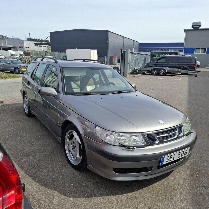 Grå Begagnad 2001 Saab 9-5 Aero Kombi | 35 000 kr (Dyr) - Bild 1/4