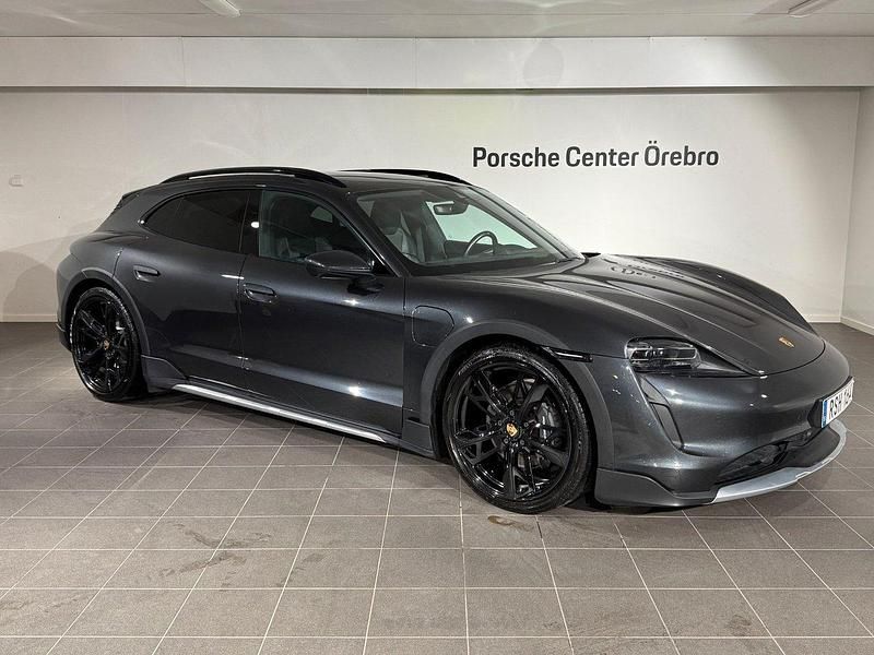 Mörkgrå Begagnad 2021 Porsche Taycan Cross Turismo Sedan | 699 000 kr - Bild 1/4