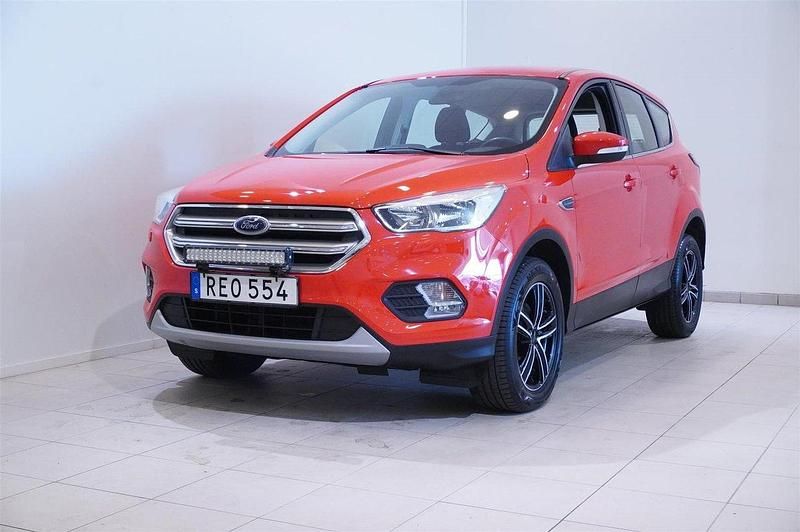 Röd Begagnad 2018 Ford Kuga Titanium SUV | 179 900 kr - Bild 1/4