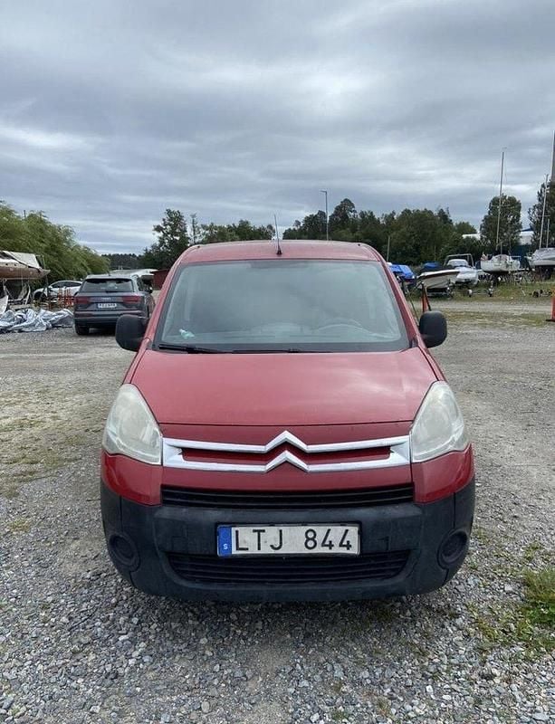 Röd Begagnad 2011 Citroën Berlingo Minibuss | 22 500 kr (Marknadspris) - Bild 1/4