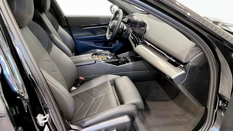 Begagnad BMW 530 M Sport 190 HK (139 kW) 2025 Svart