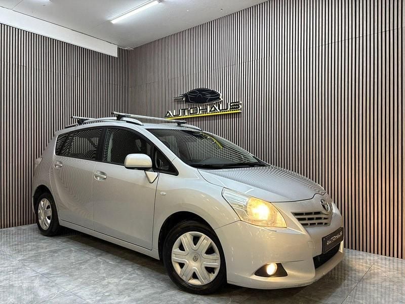 Silver Begagnad 2010 Toyota Verso Minibuss | 39 900 kr (Marknadspris) - Bild 1/4