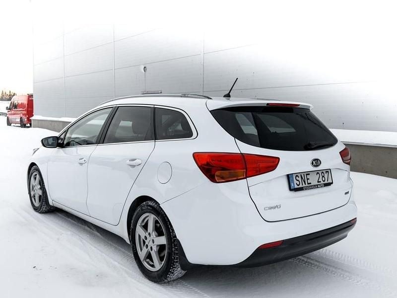 Begagnad Kia Ceed Sportswagon Comfort 128 HK (94 kW) 2014 Vit Kombi