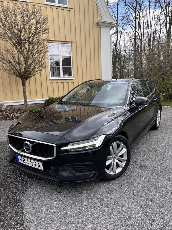 Svart Begagnad 2019 Volvo V60 Momentum Kombi | 175 000 kr - Bild 1/4