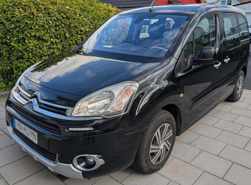 Svart Begagnad 2014 Citroën Berlingo Minibuss | 23 000 kr - Bild 1/3