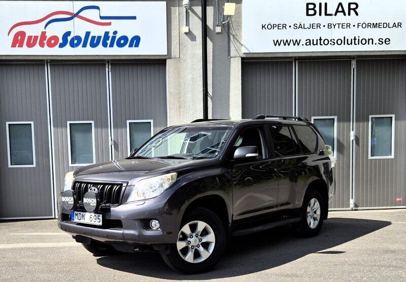 Mörkgrå Begagnad 2011 Toyota Land Cruiser SUV | 239 900 kr (Marknadspris) - Bild 1/4