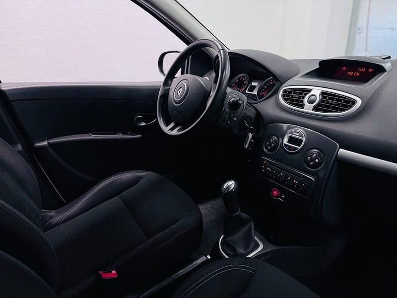 Begagnad Renault Clio R.S. 75 HK (55 kW) 2012 Vit Halvkombi