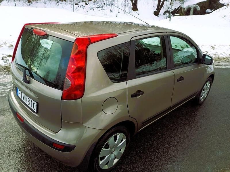 Begagnad Nissan Note 88 HK (64 kW) 2007 Grå metallic, Halvkombi