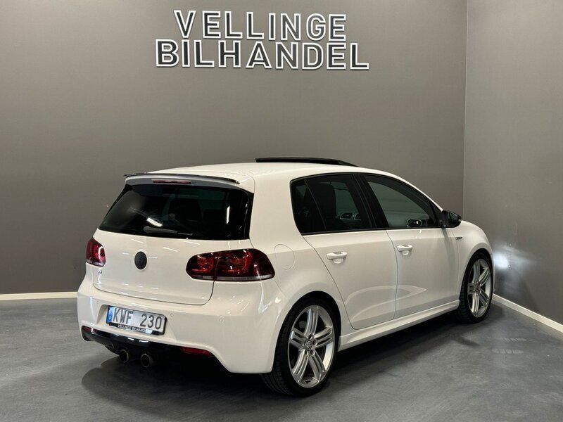 Begagnad VW Golf VI R 271 HK (199 kW) 2010 Vit Halvkombi