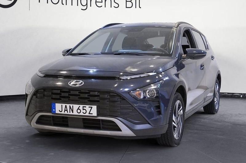 Grå Begagnad 2023 Hyundai Bayon Essential SUV | 174 800 kr (Marknadspris) - Bild 1/4