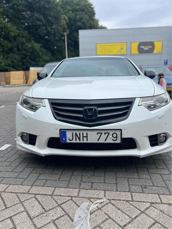Vit Begagnad 2013 Honda Accord Type S Sedan | 70 000 kr - Bild 1/4