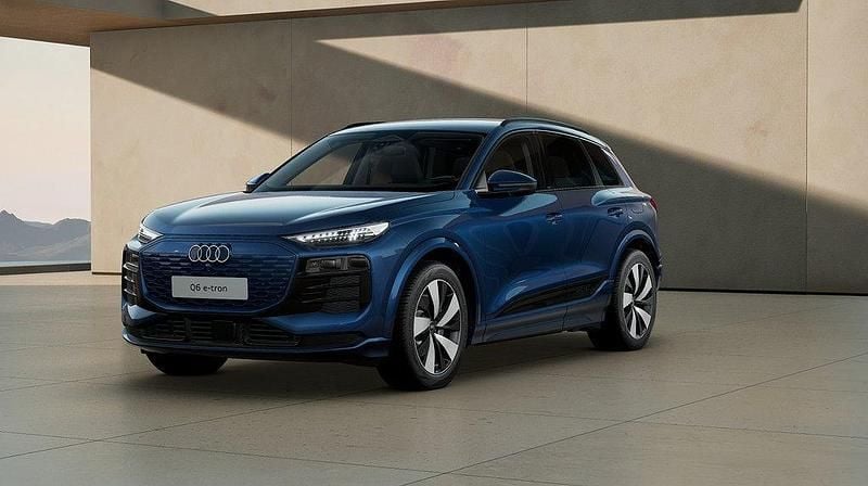 Blå Begagnad 2024 Audi Q6 e-tron Performance SUV | 679 000 kr (Marknadspris) - Bild 1/4
