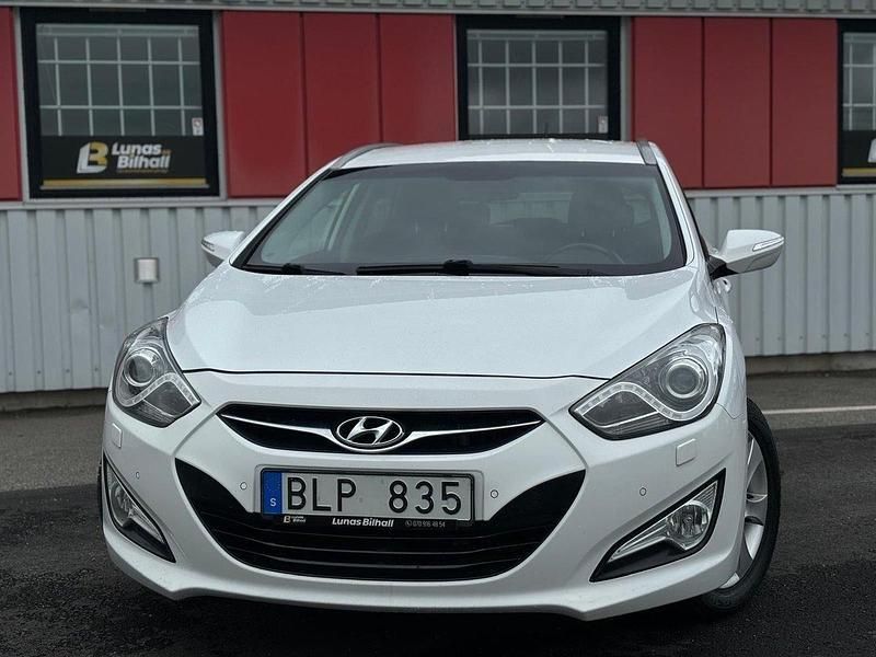 Vit Begagnad 2012 Hyundai i40 Kombi | 84 900 kr (Marknadspris) - Bild 1/4