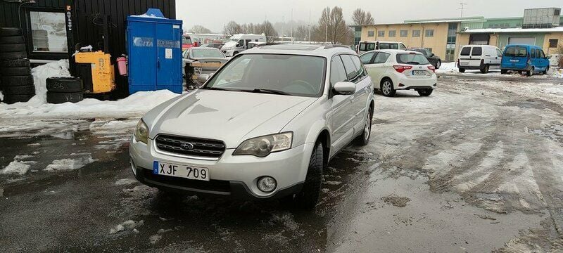 Silver Begagnad 2005 Subaru Outback SUV | 31 999 kr (Marknadspris) - Bild 1/4