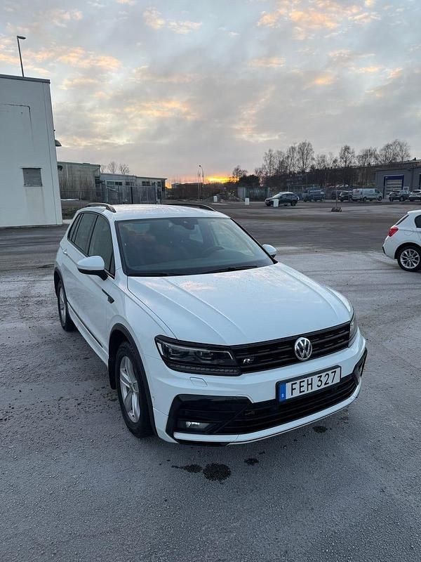 Begagnad 2019 VW Tiguan R-line SUV | 255 300 kr (Marknadspris) - Bild 1/4